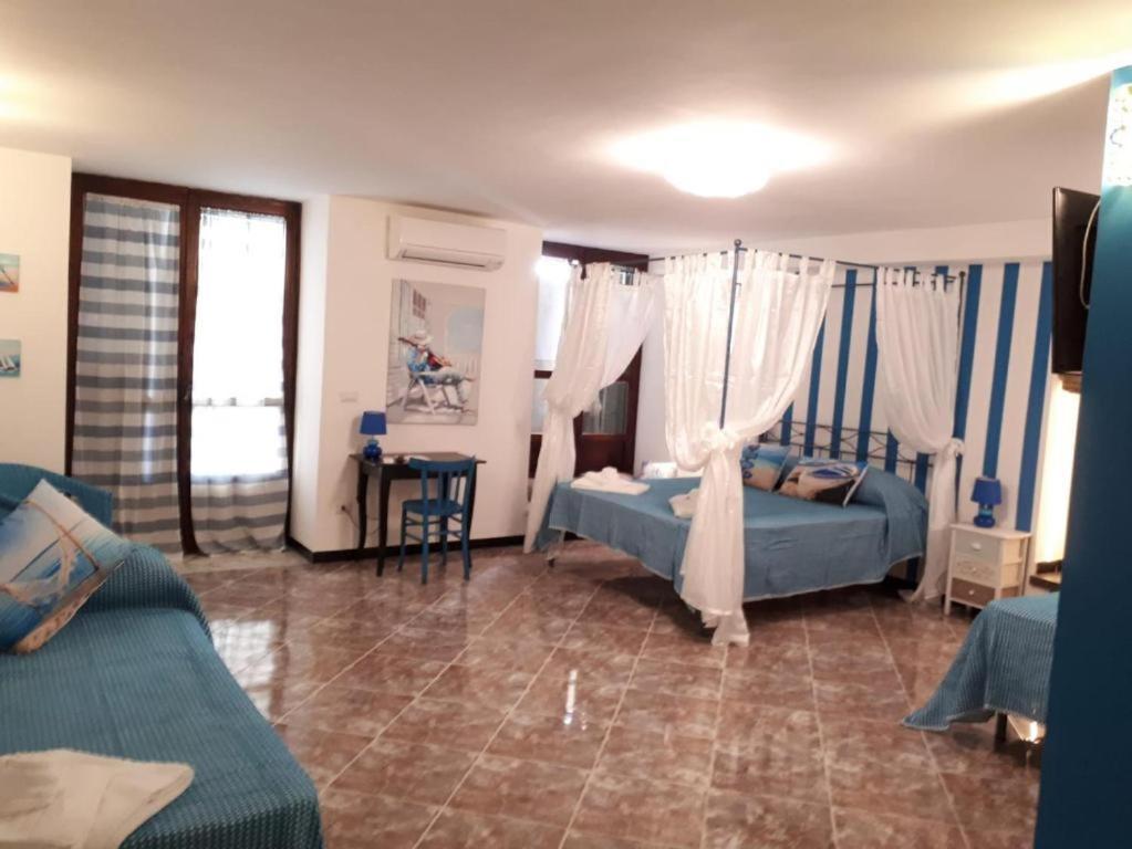 Suite Palazzo Luciani Salerno Exterior foto