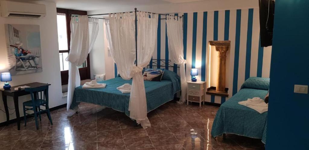 Suite Palazzo Luciani Salerno Exterior foto