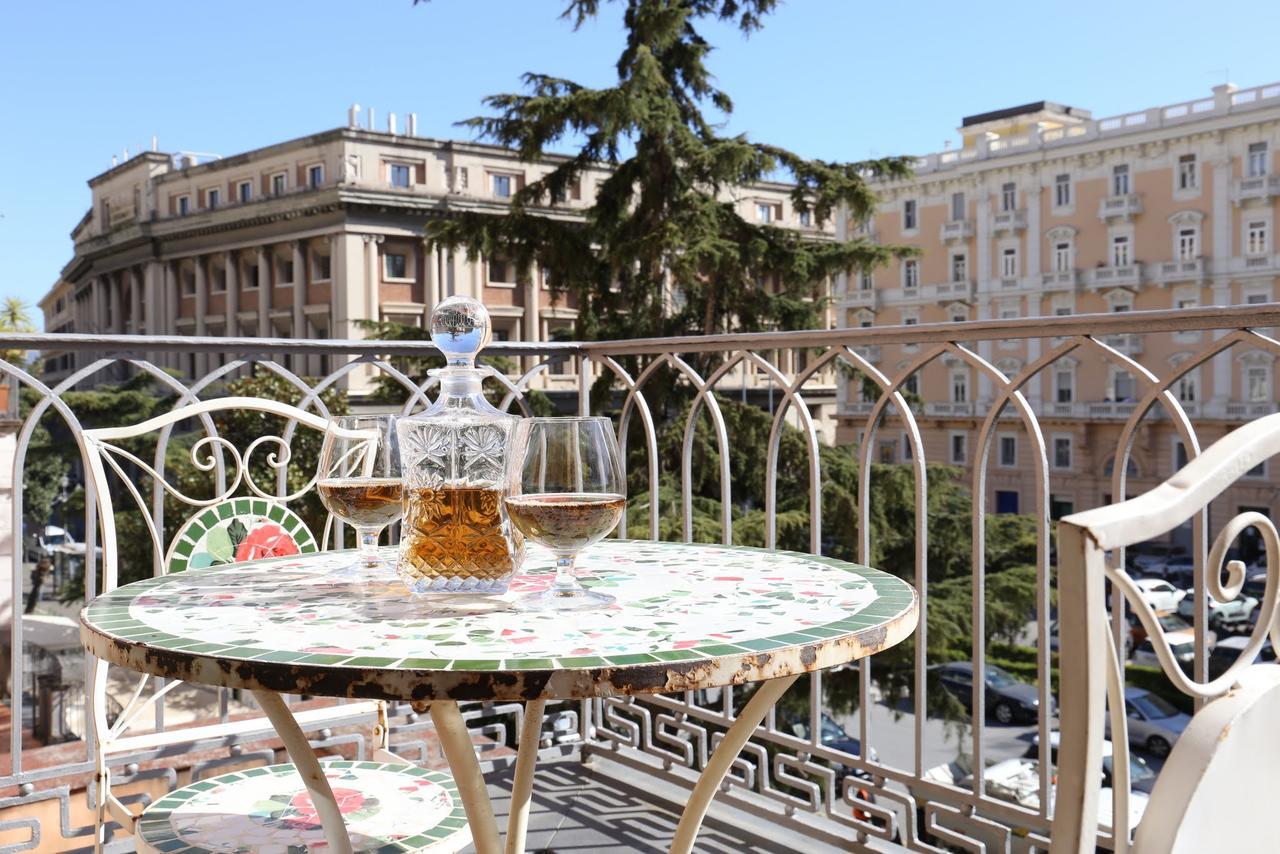 Suite Palazzo Luciani Salerno Exterior foto